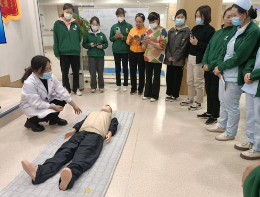 “救”在身邊！共筑服務安全——頤信養(yǎng)老舉辦急救技能培訓